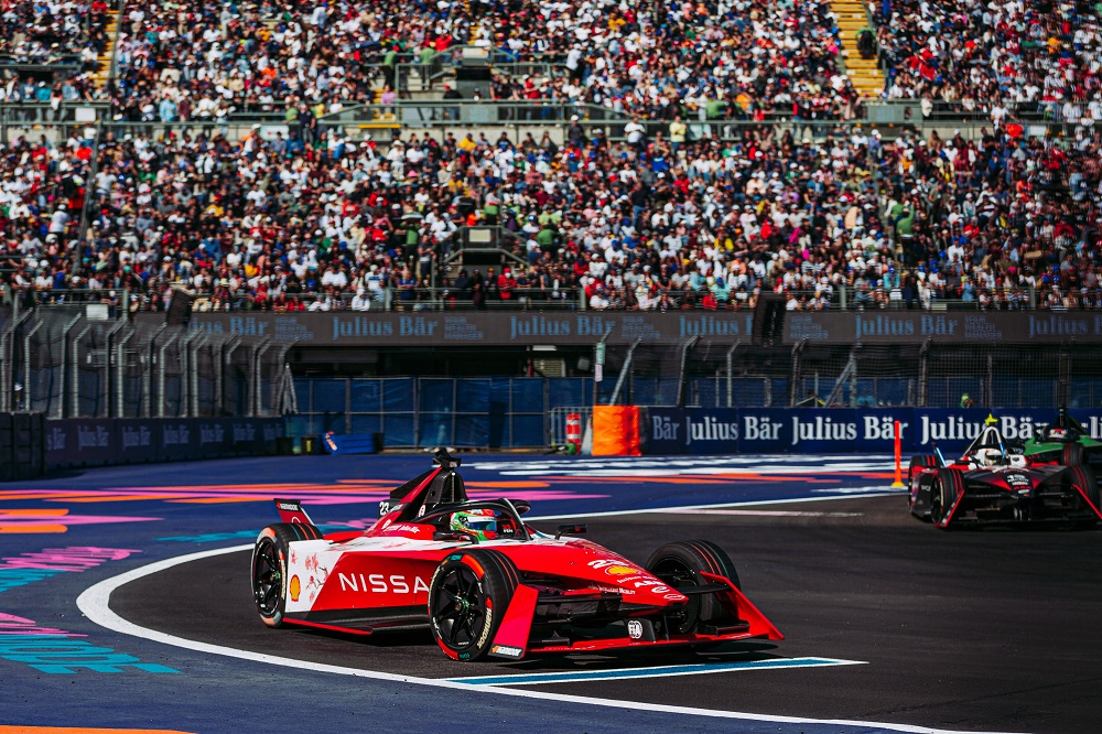 Formula E シーズン10開幕戦 メキシコシティを走る日産カー